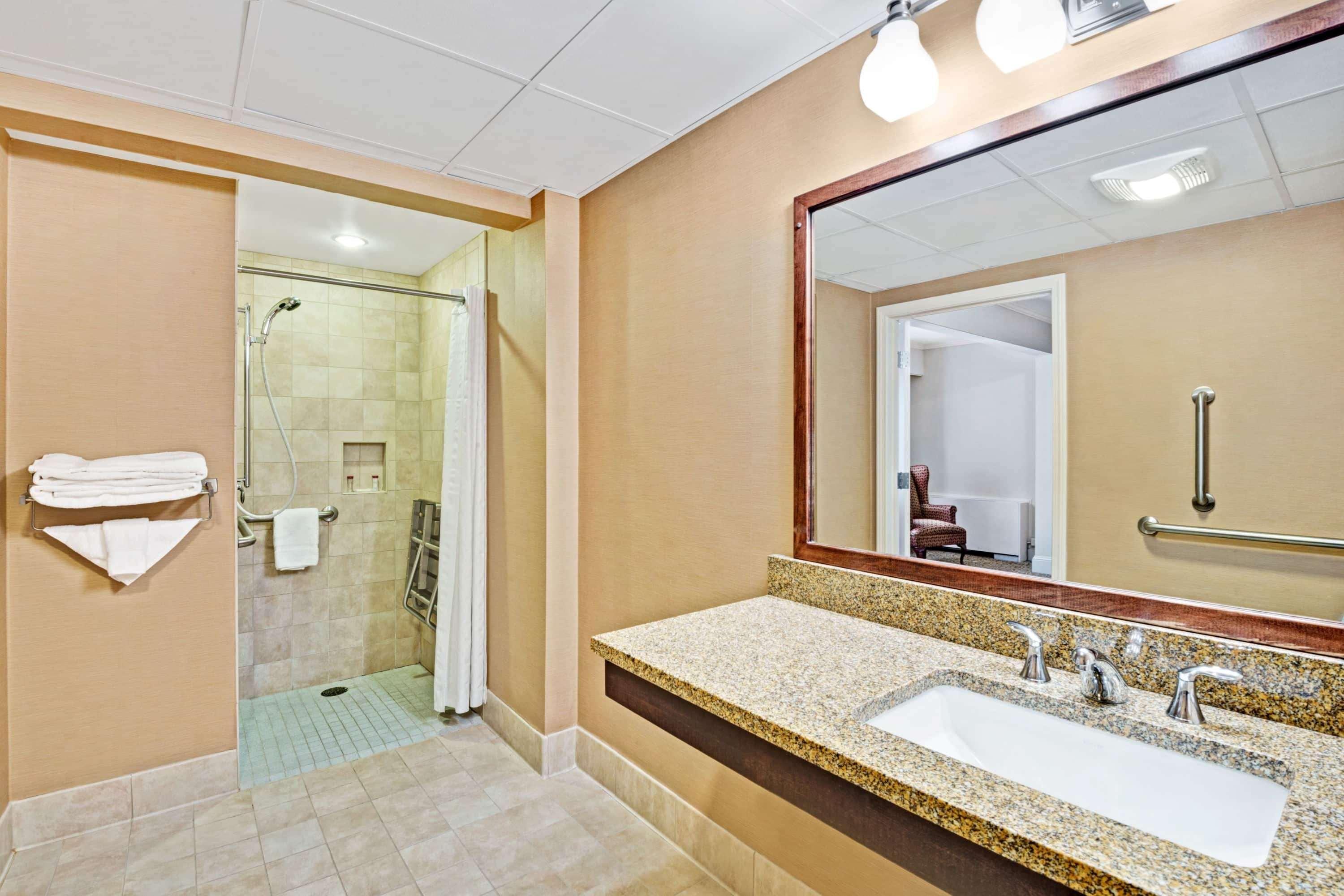 Ramada By Wyndham Seekonk Providence Area Exteriör bild