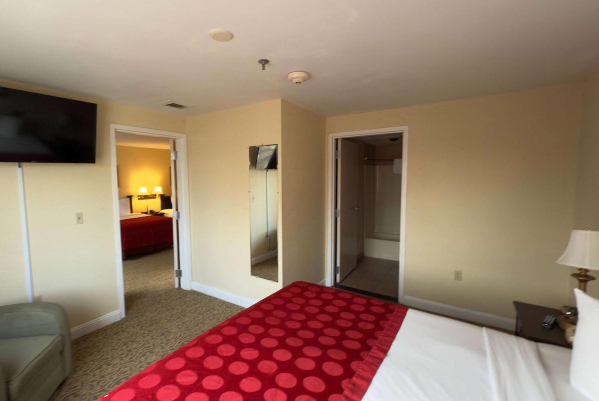 Ramada By Wyndham Seekonk Providence Area Exteriör bild